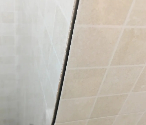 金坛瓷砖空鼓维修公司分享阳台瓷砖脱落的修复过程可以分为以下几个步骤